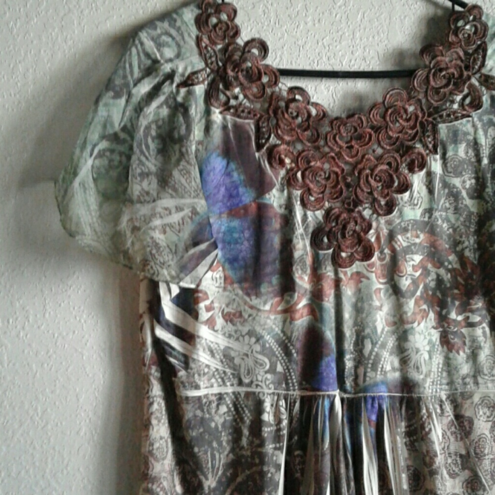 Green butterfly sleeve print blouse
